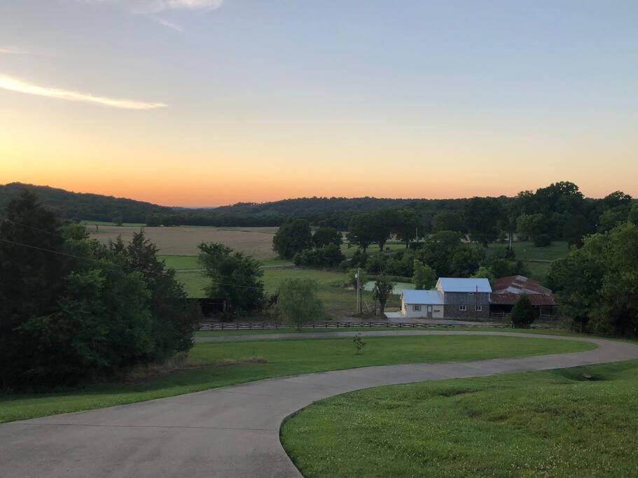 Pleasant Valley Farm Dairy Barn Writer'S Retreat Columbia Exteriör bild
